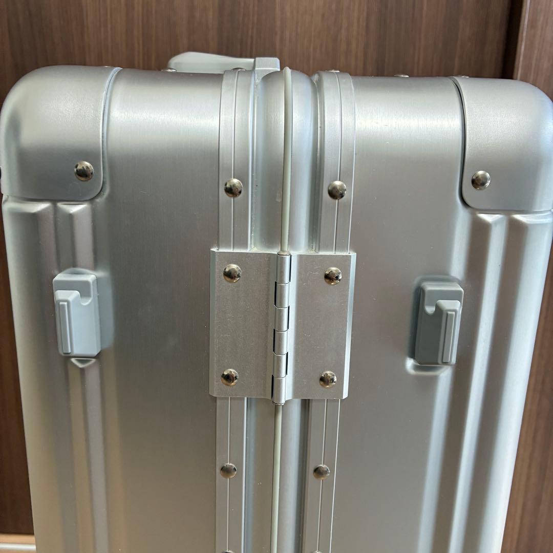 【未使用】メルセデスベンツ　アルミキャリーケース　スーツケース送料込65ℓ