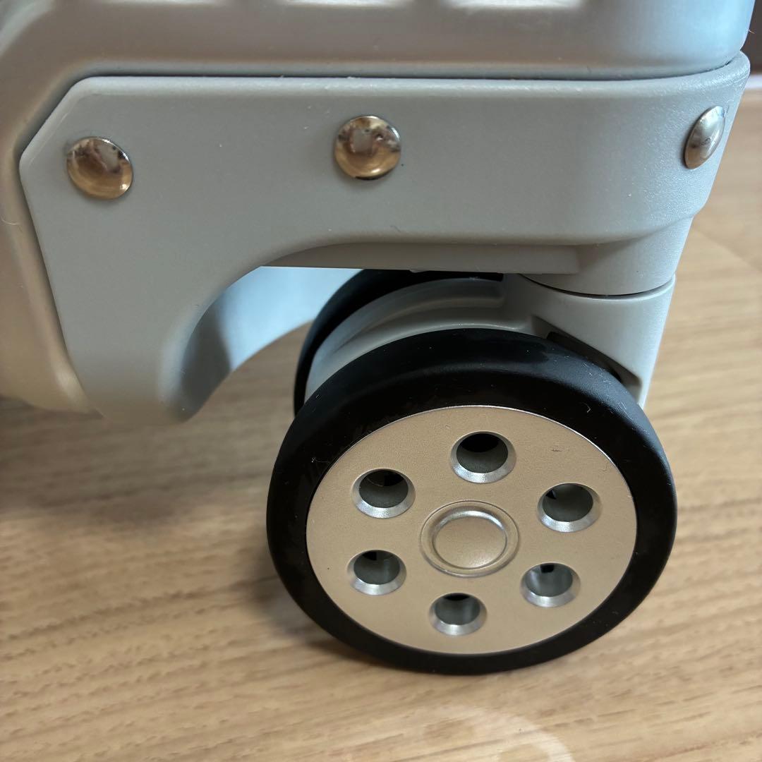 【未使用】メルセデスベンツ　アルミキャリーケース　スーツケース送料込65ℓ