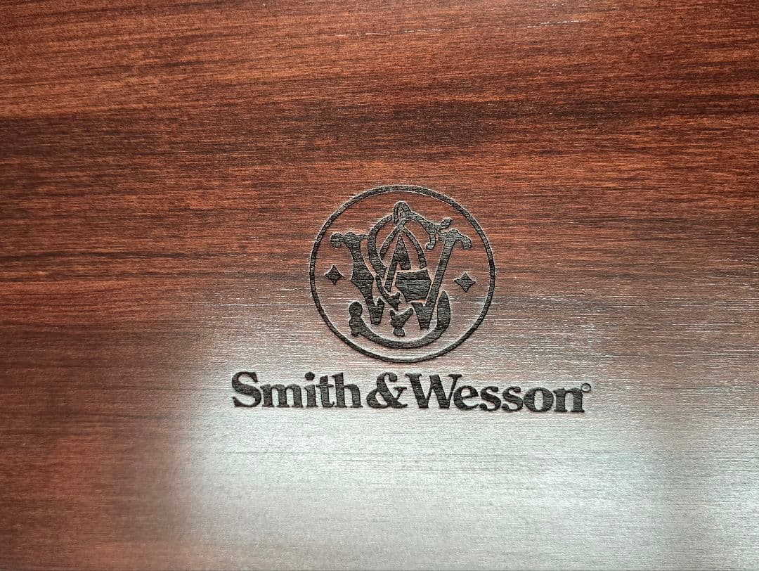 S&W純正　汎用木製ガンケース　6.5インチまでは収納可能　ケースのみの出品です