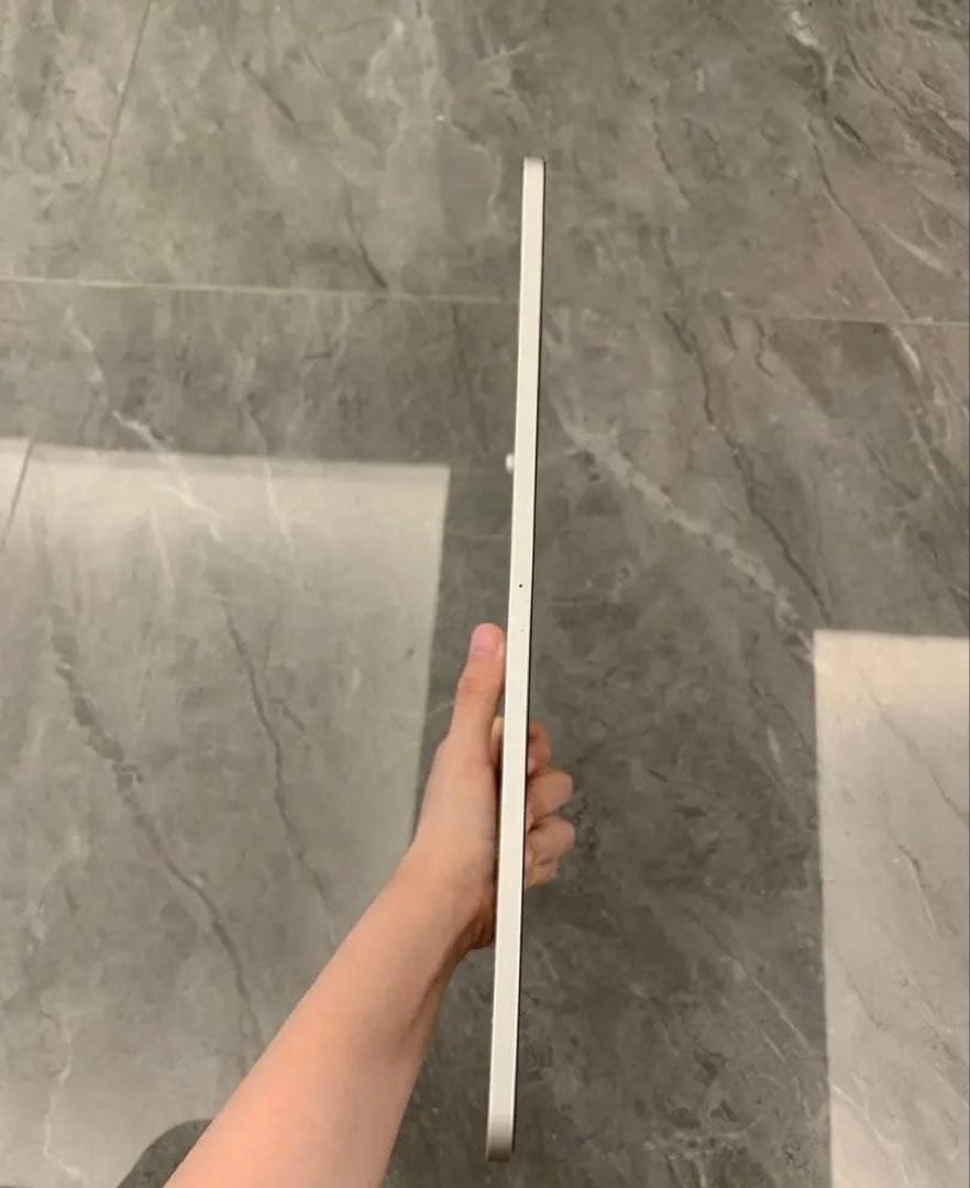 Apple iPad pro 12.9 第三世代　シルバーとキーボードをセット