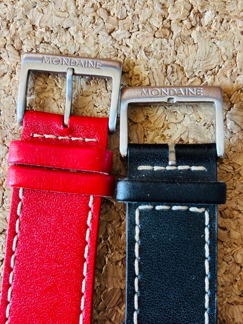 て*〜様 MONDAINE 腕時計 赤/黒 交換用ベルト付き