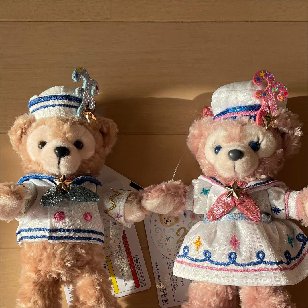 ディズニーシー20周年　ダッフィー シェリーメイ  ぬいぐるみバッジ