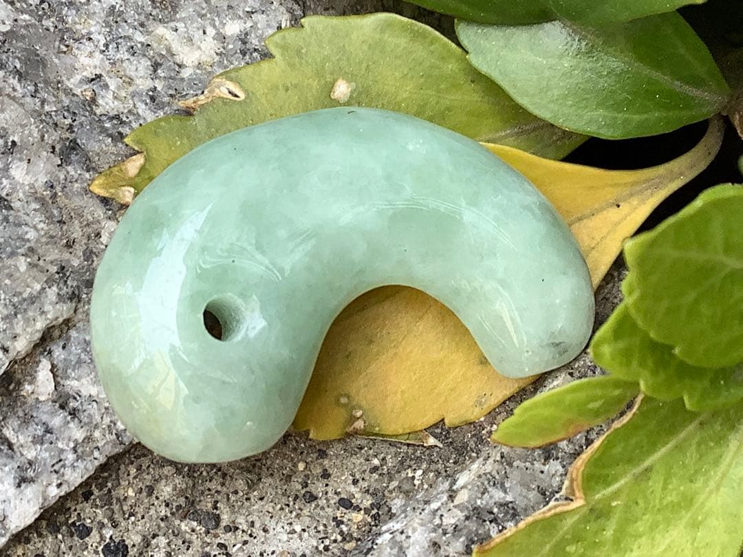 お試し安価卸し‼️業者様もご遠慮なく　糸魚川翡翠勾玉本物ジェダイト　機械鑑定書取得