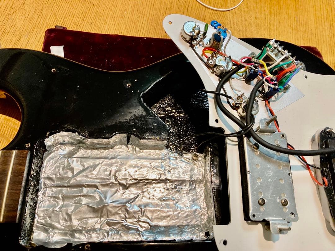 ☆Mavis   STピックアップ構成をHSHに変更改造し多彩な音色を実現