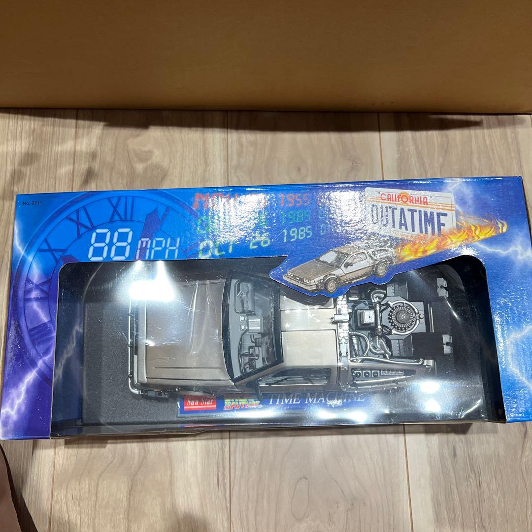 バックトゥーザフューチャー　サンスター　デロリアン
