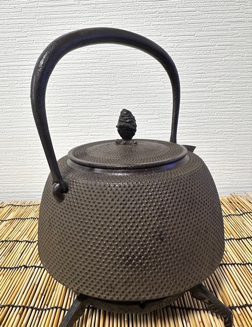 未使用品、タグ付　南部三厳堂造　２０型アラレ　南部鉄瓶　南部鉄器　調理器具