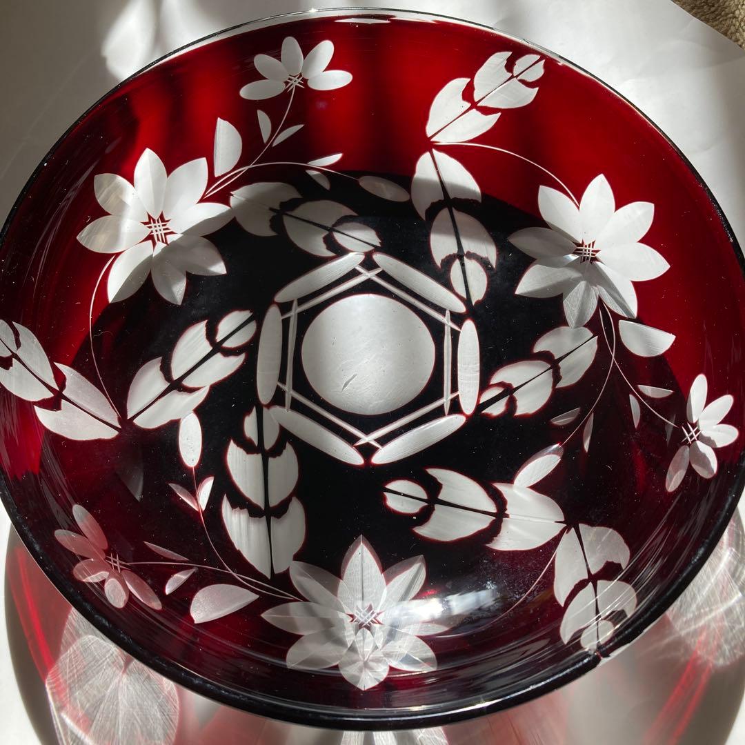 アンティーク赤色切子ガラス花模様