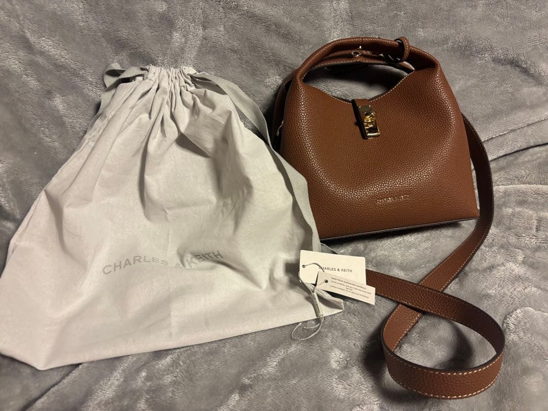 美品 CHARLES & KEITH チャンス バケットバッグ チョコレート 茶