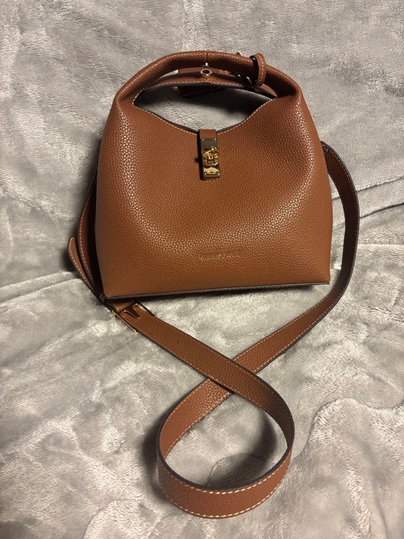 美品 CHARLES & KEITH チャンス バケットバッグ チョコレート 茶