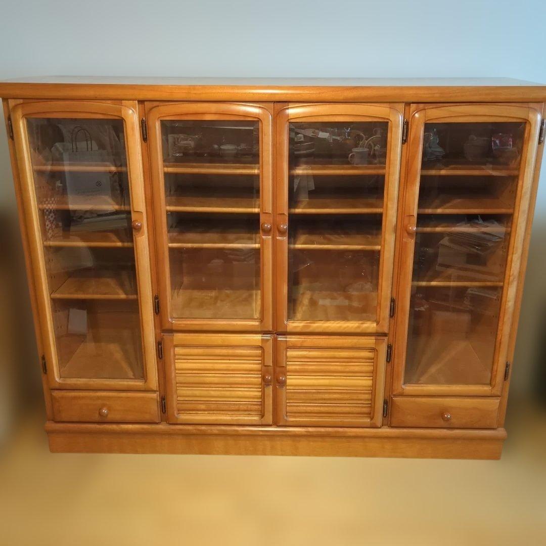 木製ガラス扉キャビネット