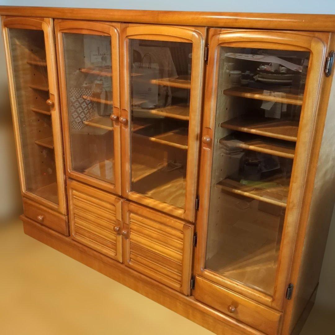 木製ガラス扉キャビネット