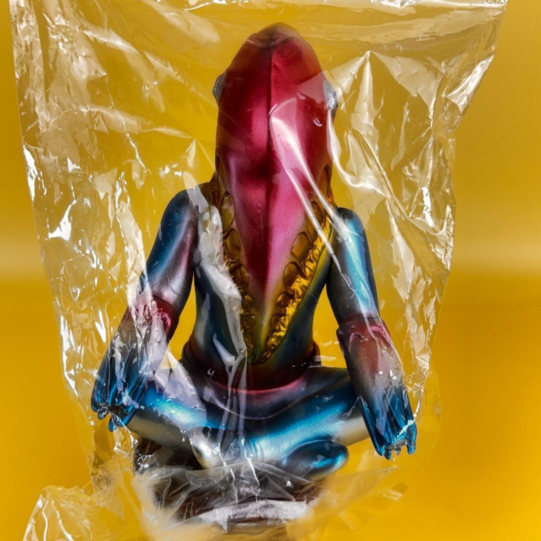 ブルマァク　メトロン星人　ちゃぶ台付き　怪獣シリーズ　メタリック