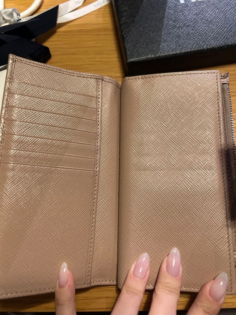最終値下げ　PRADA 財布　二つ折り　美品