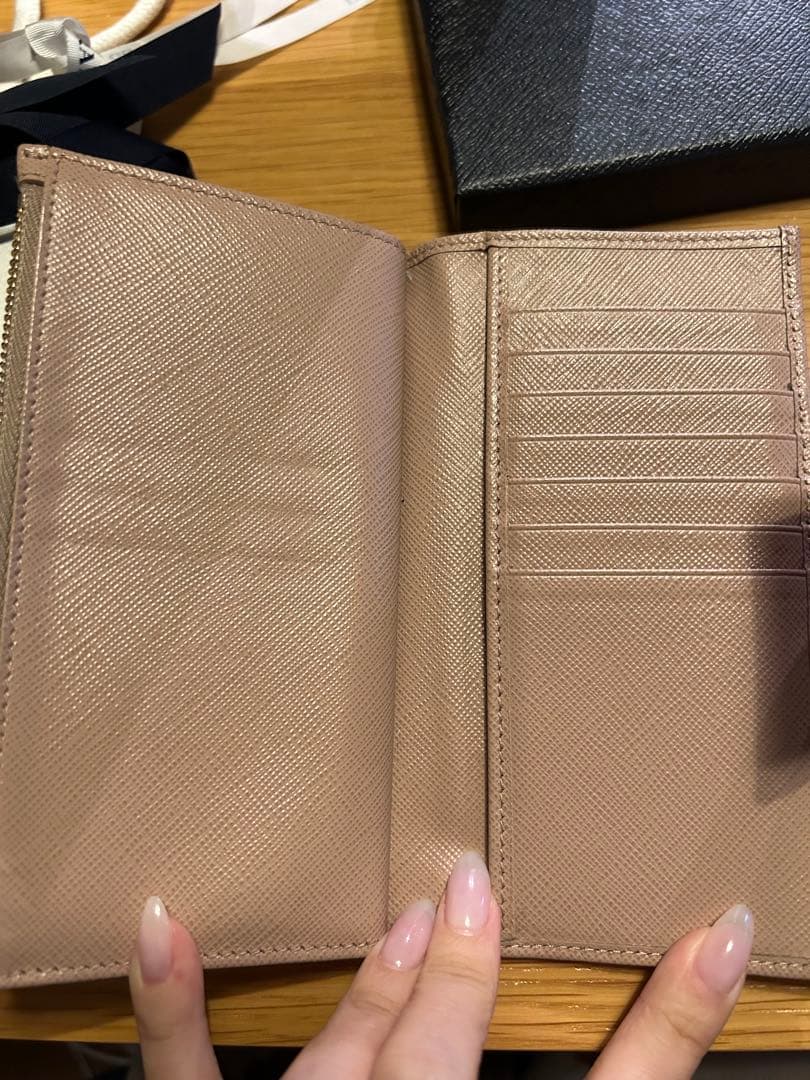 最終値下げ　PRADA 財布　二つ折り　美品