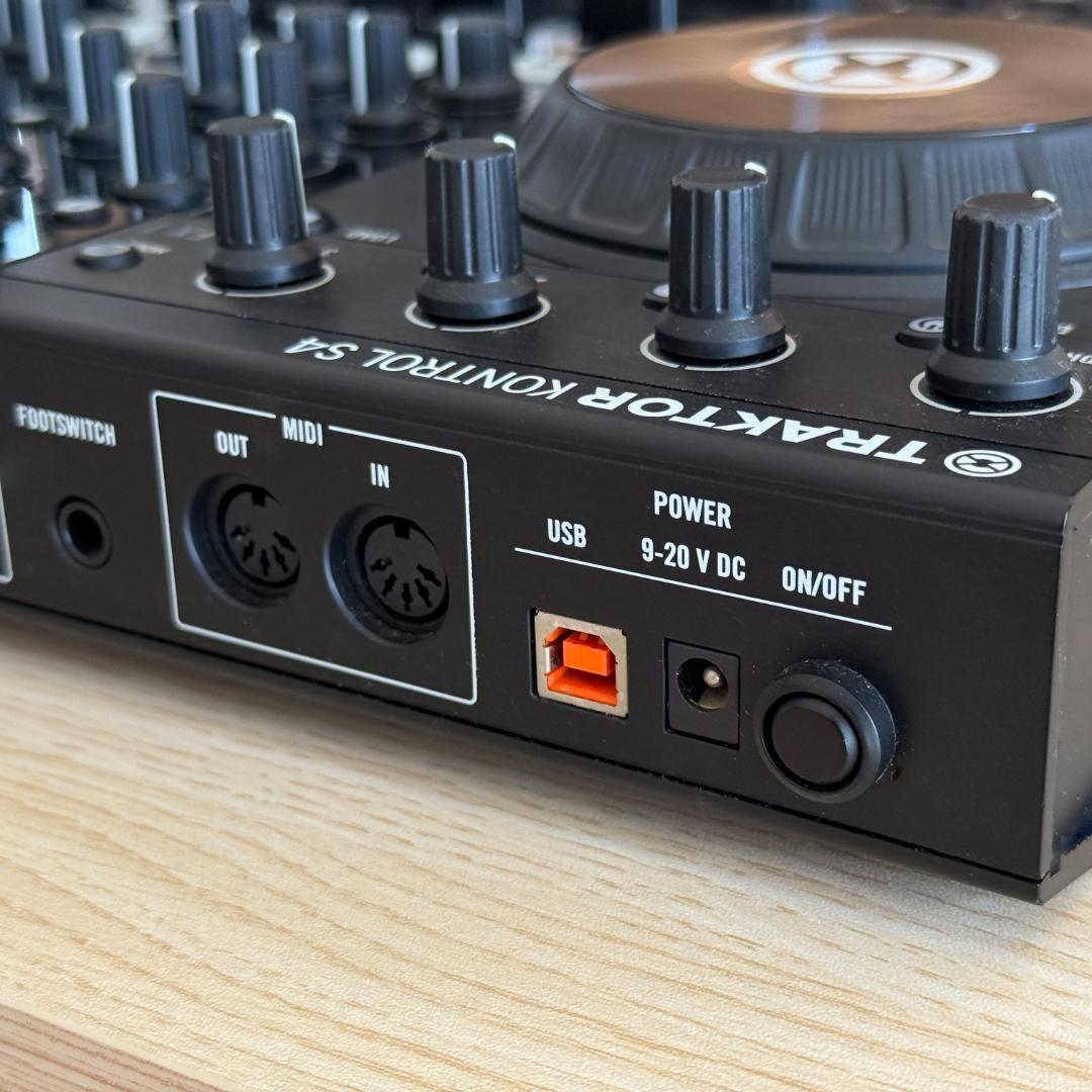 DJ機材 Native Instruments Traktor Kontrol S4 DJ