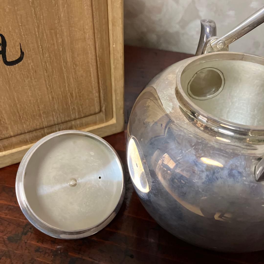 茶道具銀瓶「純銀製　望月形湯沸　京都　岡野利光造」