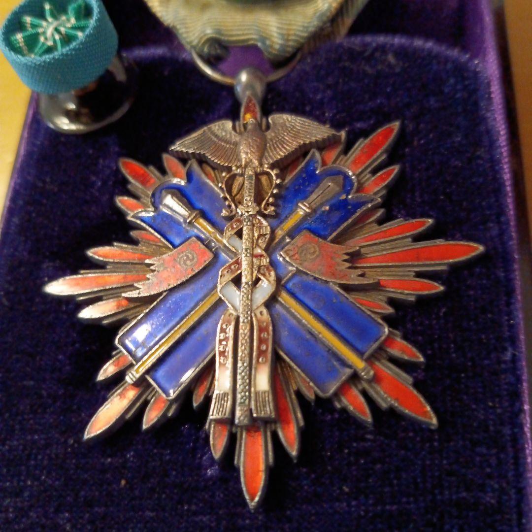 【レア 完品】功四級金鵄勲章 略綬 共箱入り 明治勲章 徽章 本物保証 別2