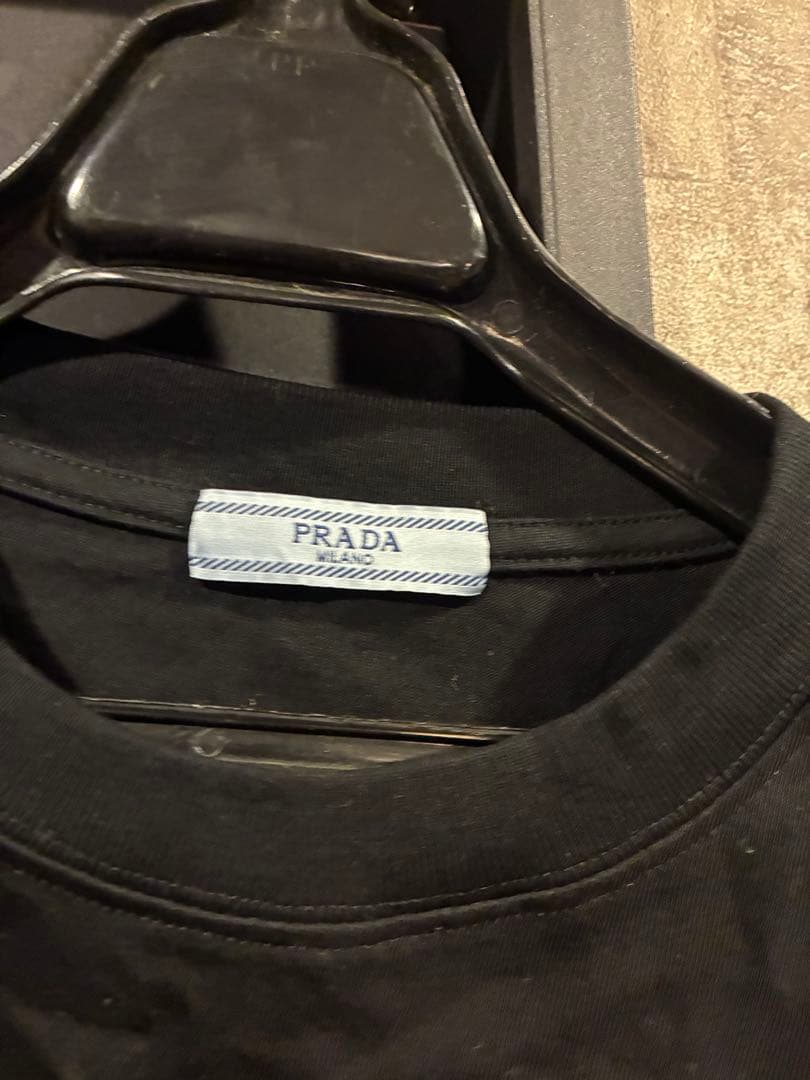 PRADA ブラック Tシャツ ポケット付き(並行輸入)