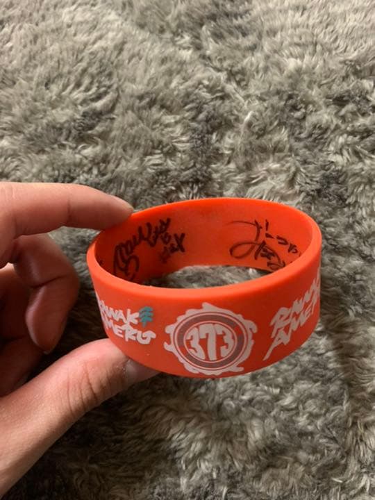 最終値下げ。【本人サインあり】激レア　美波　ラバーバンド