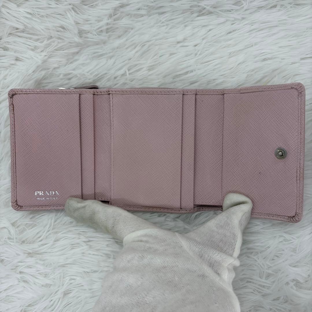 美品✨プラダ 三つ折り財布 サフィアーノ 三角ロゴ レザー　ピンク