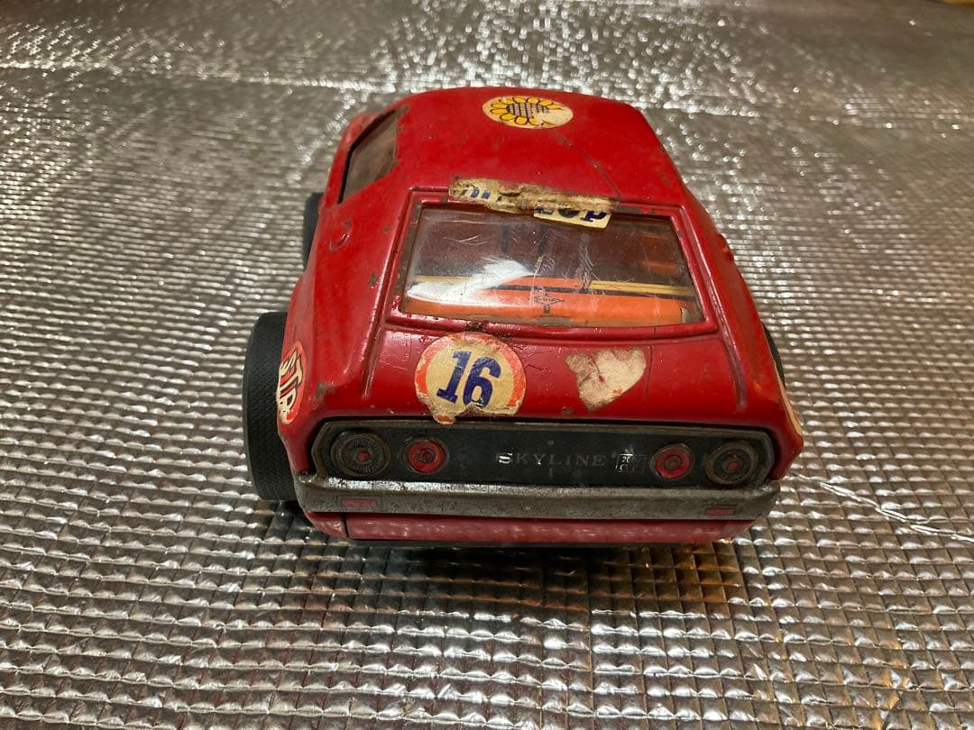 DAIYA／スカイライン・ケンメリ2000GT。ブリキカー【紙シール付き】。