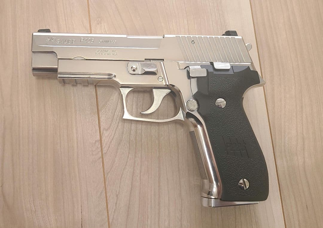 東京マルイ　SIG SAUER P226R クロームステンレス ガスガン