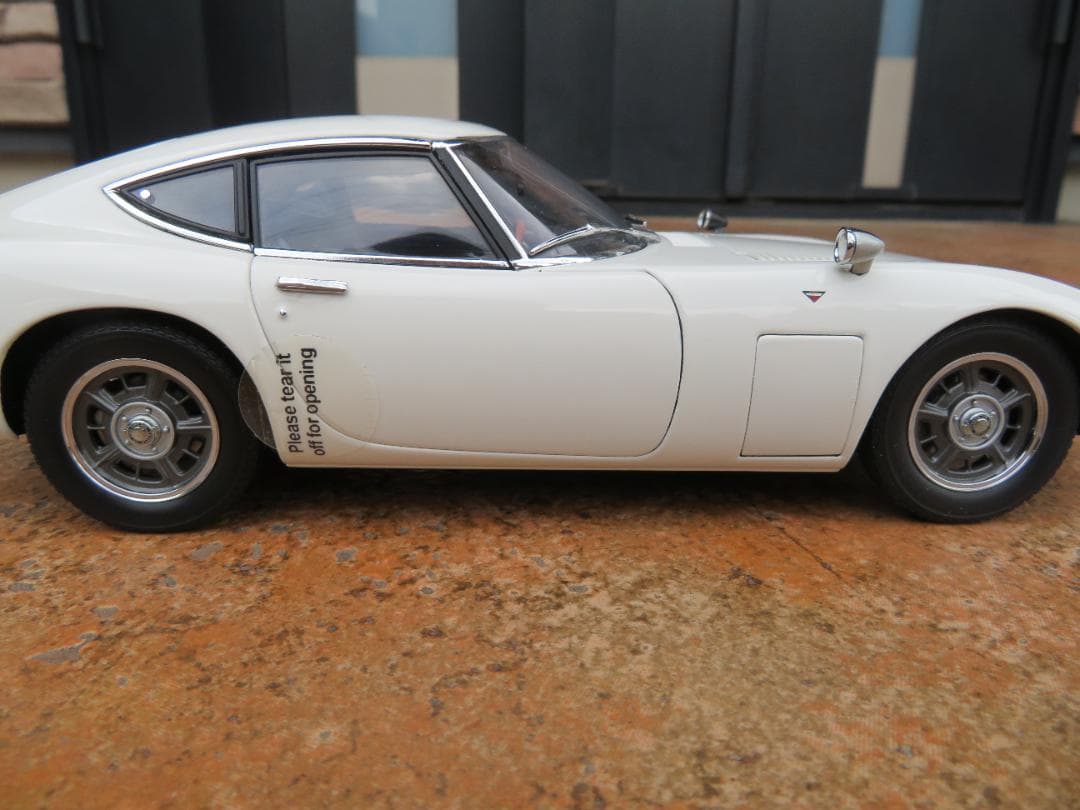 オートアート　1/18　トヨタ2000GT