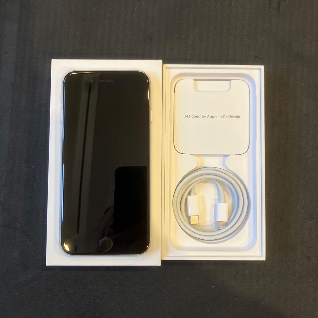 iPhone SE (3世代) ホワイト系SIMフリー美品ケーブル箱付