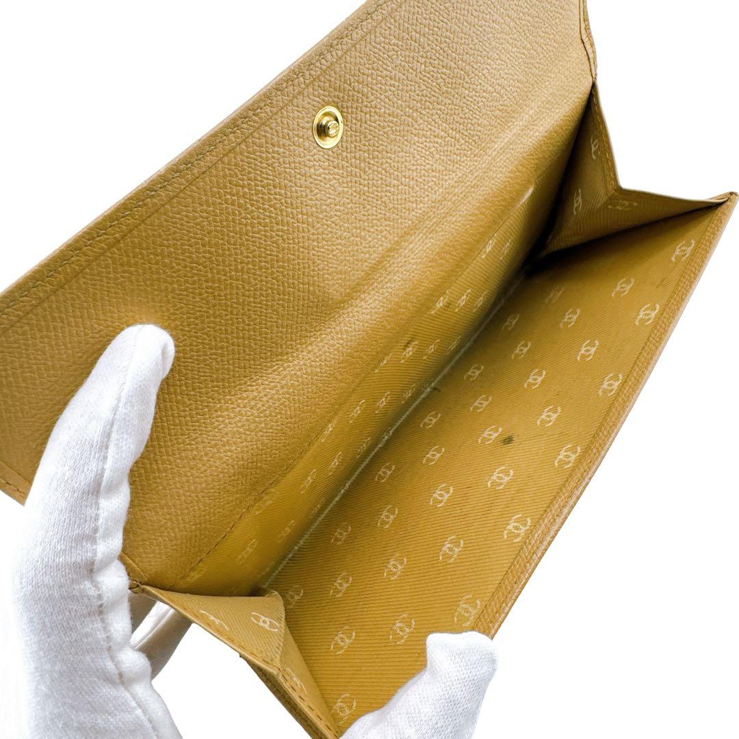 シャネル ココボタン Wホック 二つ折り長財布 ココマーク レザー ベージュ