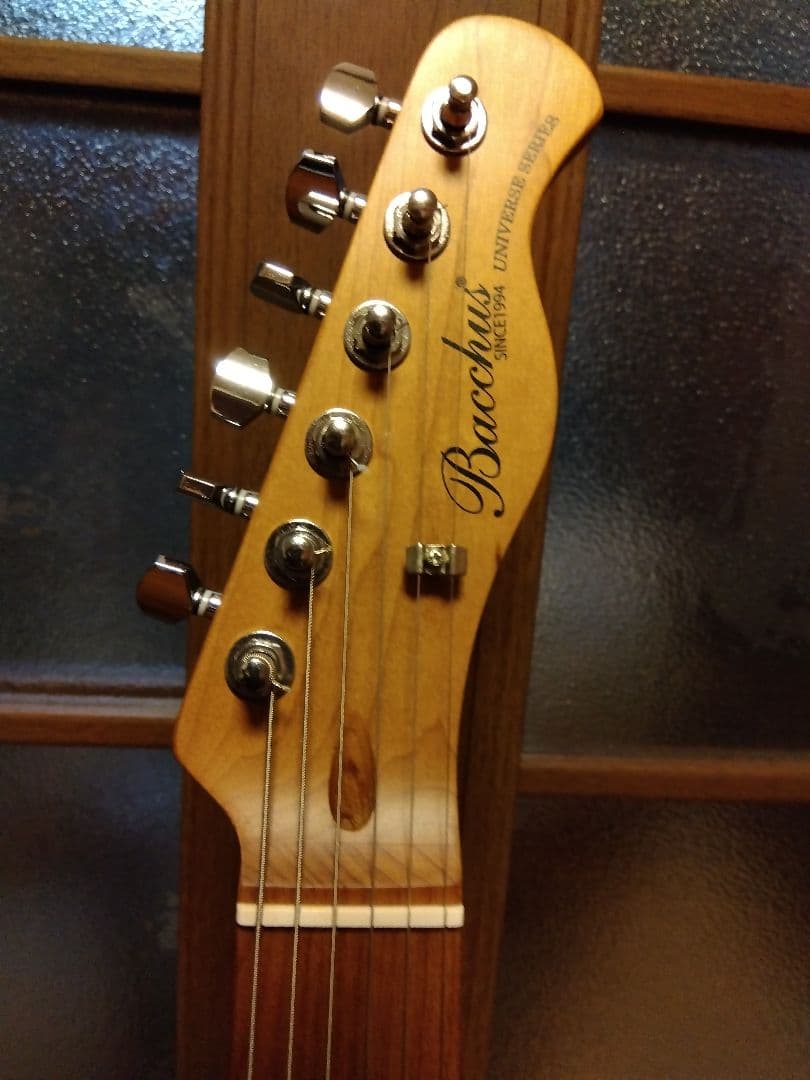 美品 BacchusテレキャスターBTE−2−RSM/M OWH ハードケース付