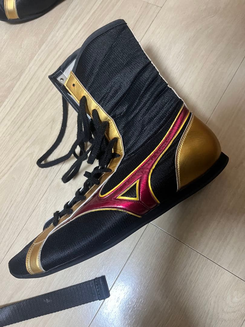 ボクシングシューズ ハイカット 黒/金/赤
