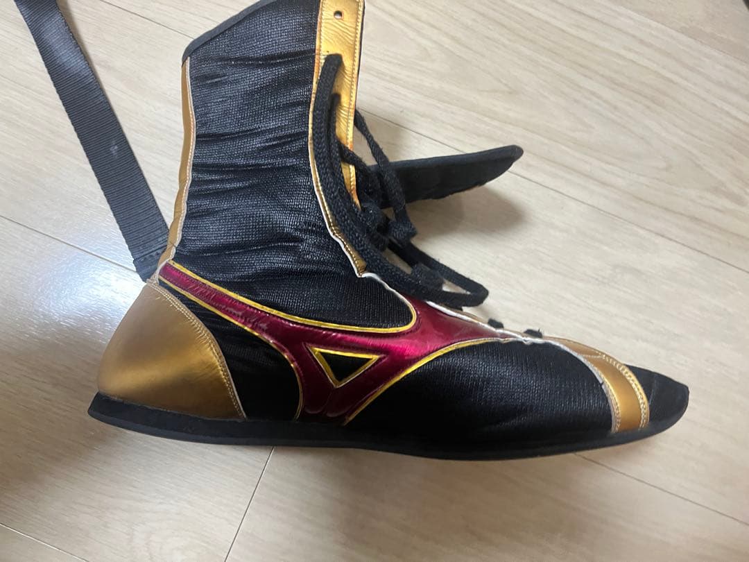 ボクシングシューズ ハイカット 黒/金/赤