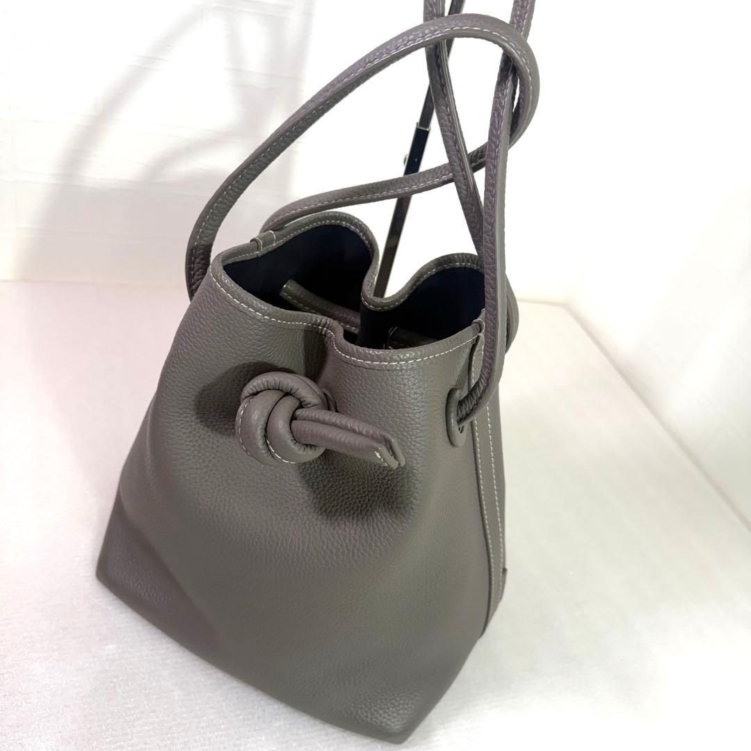 美品　ヴァジック ショルダーバッグ　ボンド グレー　レザー　ハンドバッグ