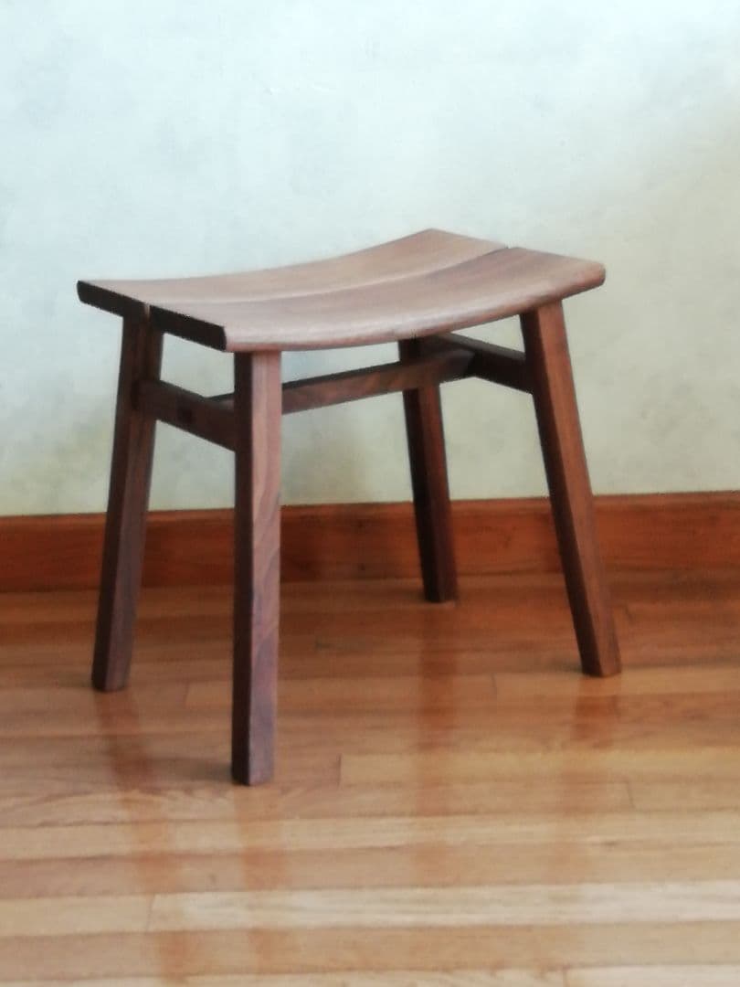 ブラックウォールナット材で手作りしたスツール