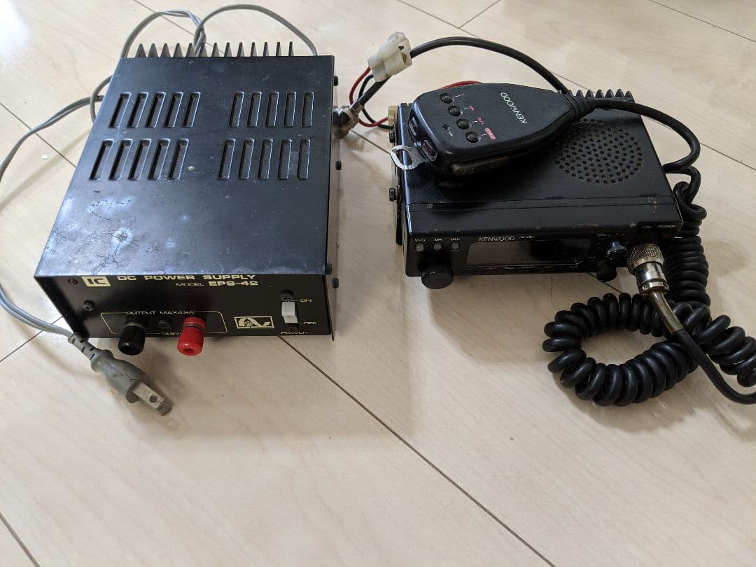 アマチュア無線機とコンバータセット