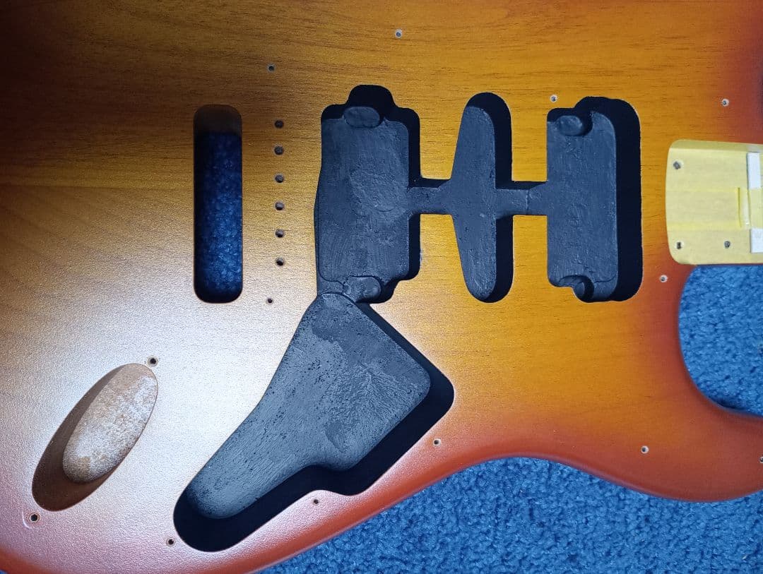 ストラトキャスター タイプ アルダー ラッカー3.33kg カスタムオーダー