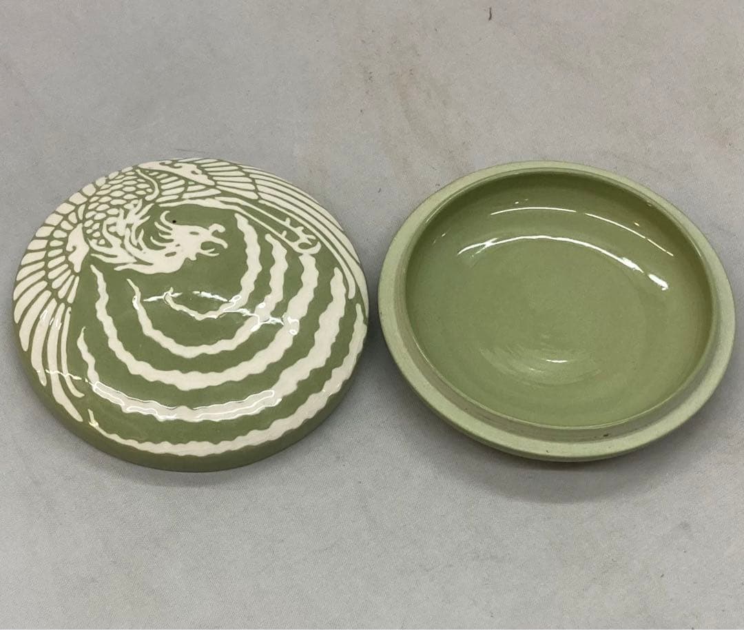 B158s  錦光山造  薄緑地白鳳凰図 香合   京焼　香道具　茶道具　箱無し