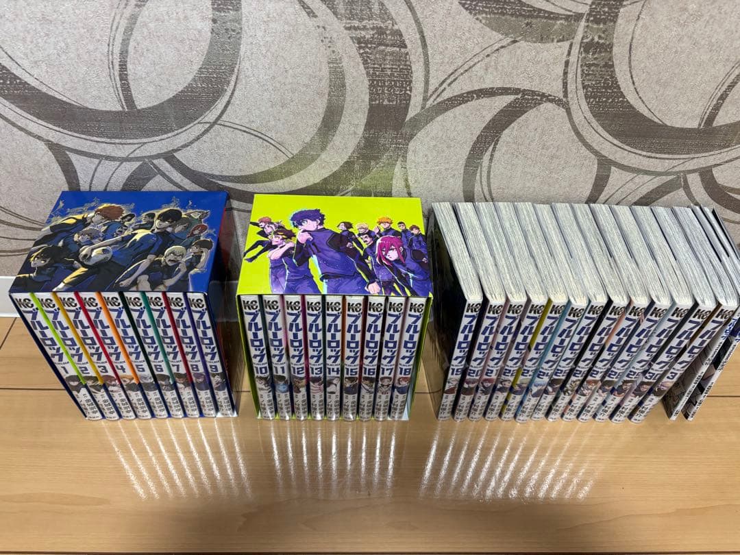 ブルーロック　1巻〜31巻　「収納箱付き、全て透明カバー付き、映画特典冊子付き」