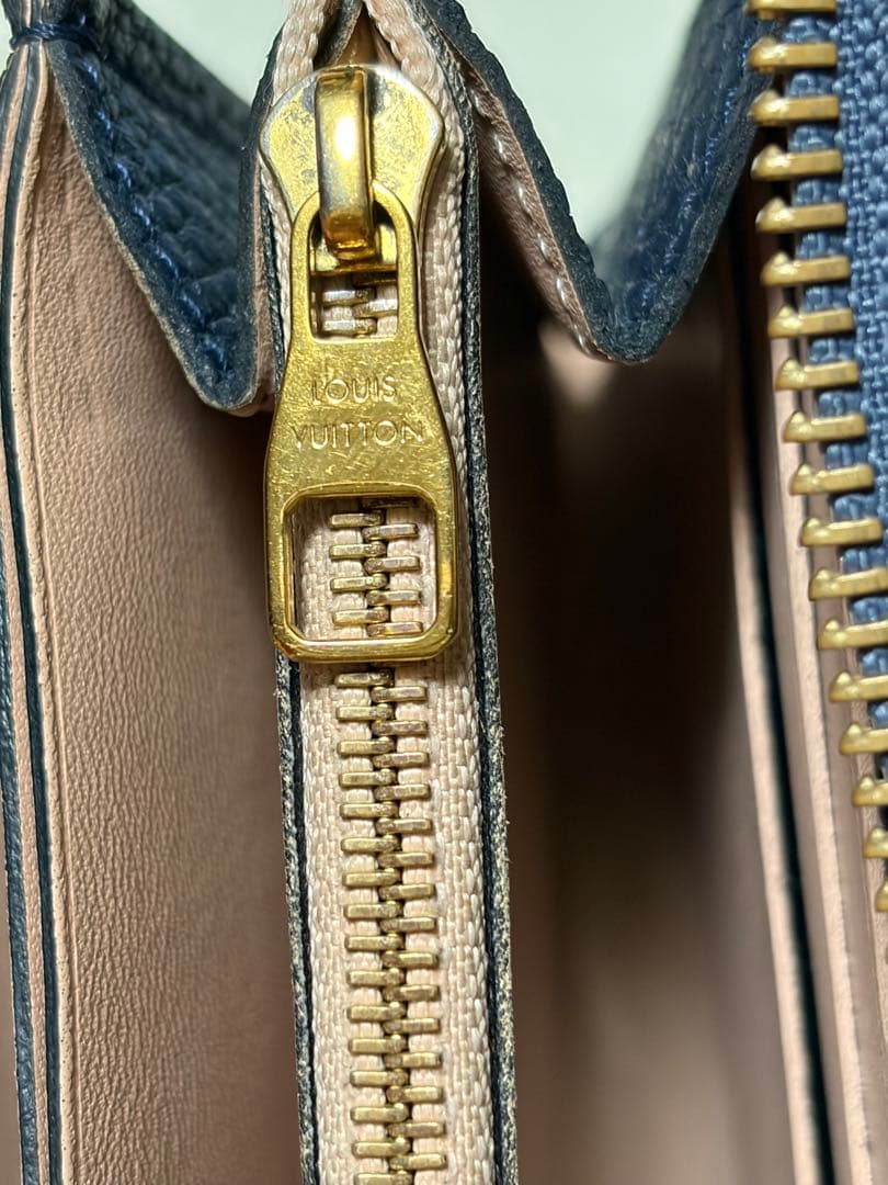 LOUIS VUITTONのPVCレザーの長財布