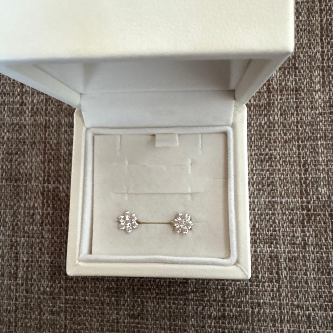 ロンすけ★プロフご覧下さい！ 　4°C K10ホワイトゴールド ピアス