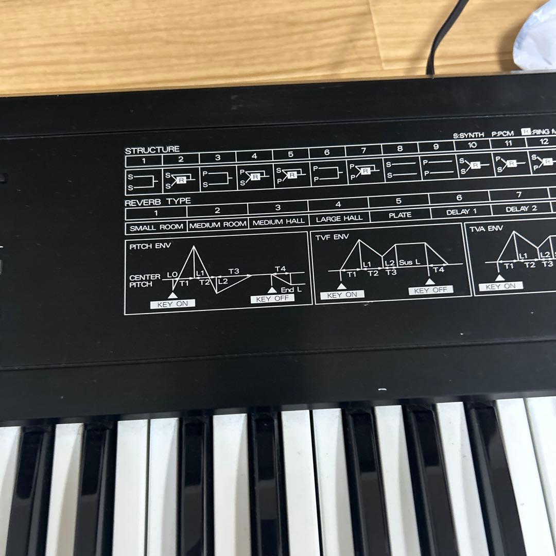 Roland D-10 シンセサイザー スタンド付き　値下げ中！！！