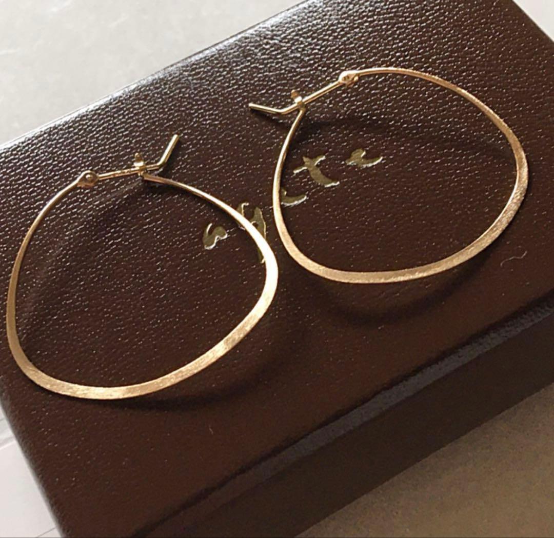 agete K10 YG ひねりオーバルフープピアス マット加工ピアス付属品付