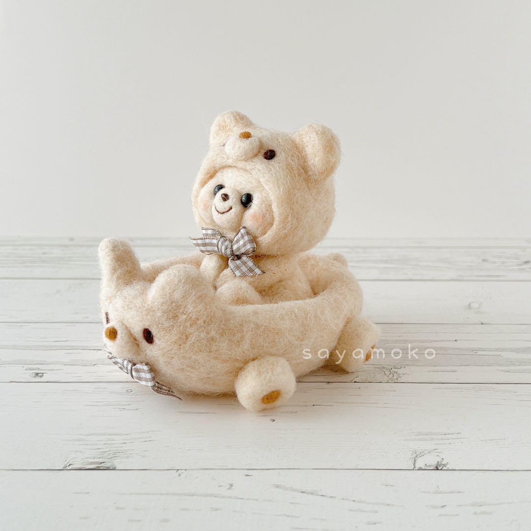 くまカーしろくまちゃん　羊毛フェルト