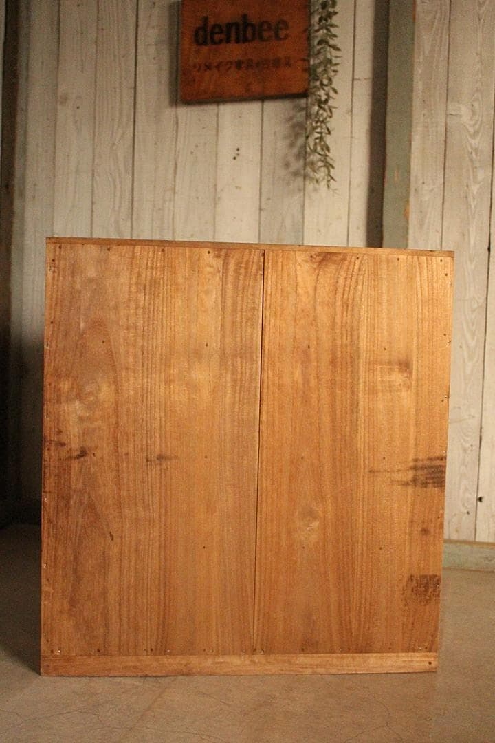 古い小ぶりな木製の引き出し7杯　タンス　チェスト　古家具
