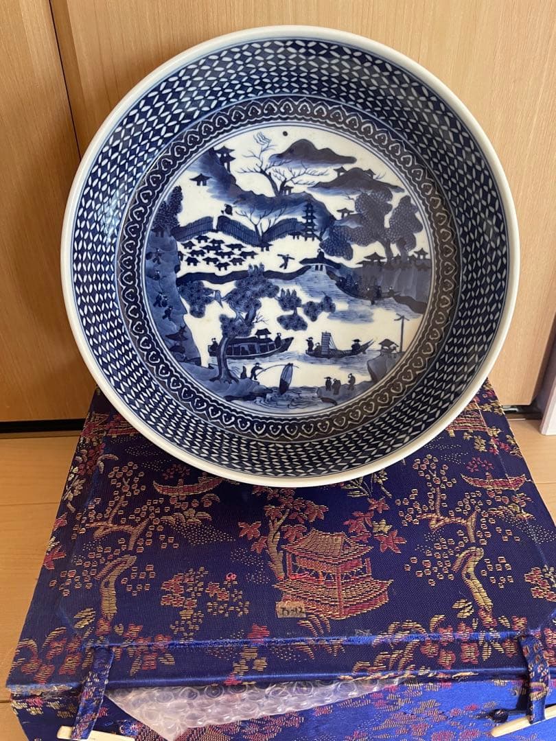 青白い風景画の深皿 陶器