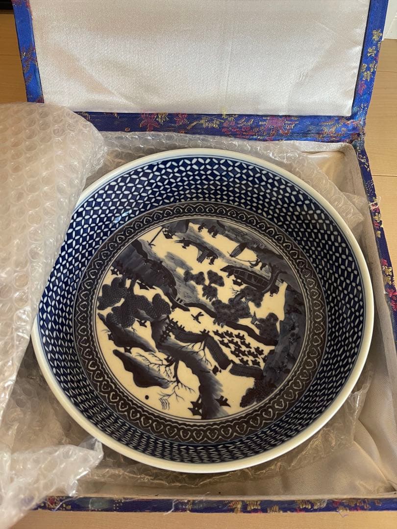 青白い風景画の深皿 陶器