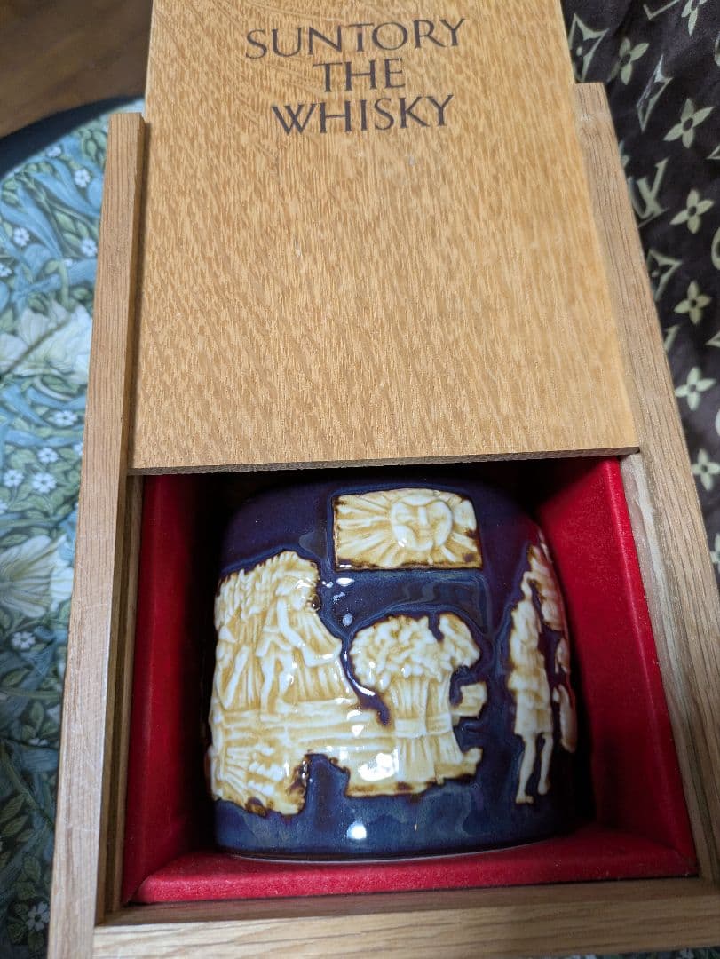 サントリーTHE　WISKY　未開栓 陶器ボトル 750ml