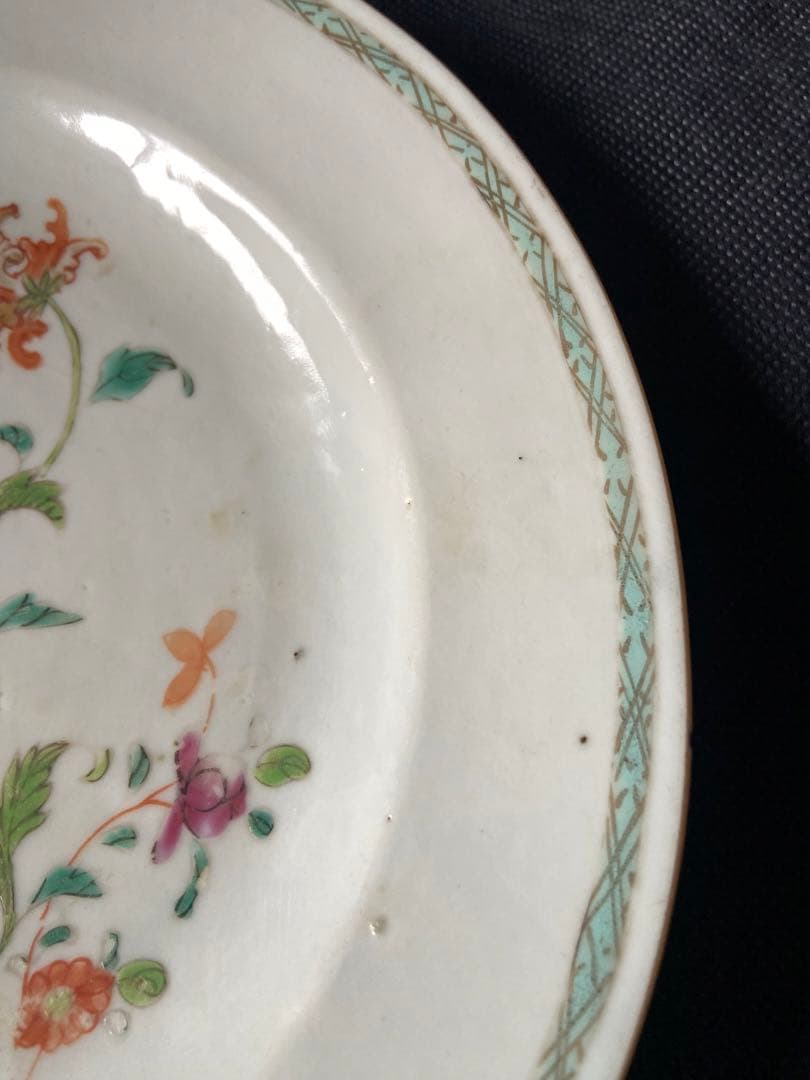 中国古美術品　清の乾隆時代　粉彩草花中皿　本物保証　23cm