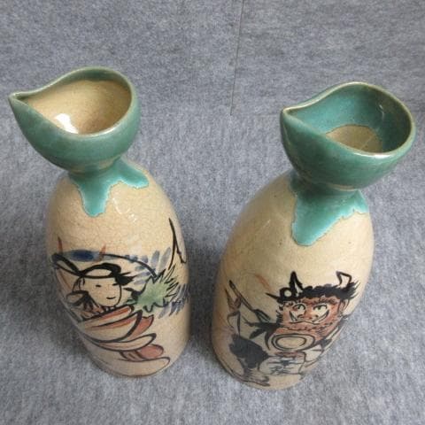 信楽焼大津絵藤娘と鬼の寒念仏図徳利一対 [B28015