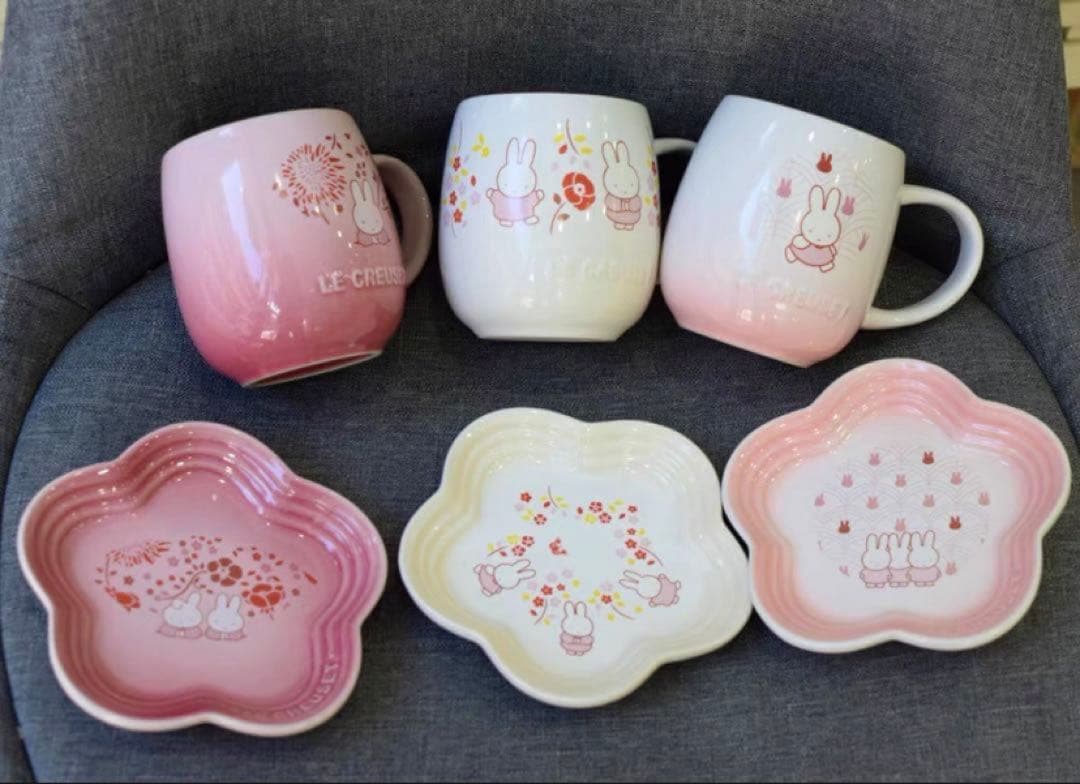 新品ル・クルーゼ ミッフィー マグカップと花型プレートセット
